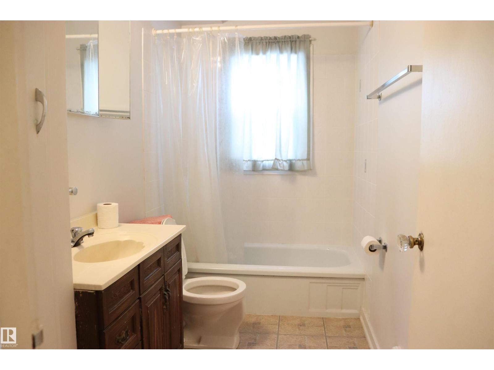 11250 72 AV NW, Edmonton