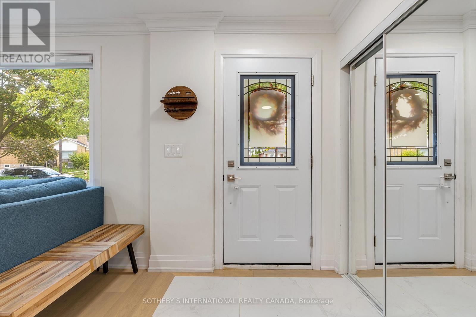 38 VAUXHALL DRIVE - Photo 5 of 47, Toronto (Dorset Park), Ontario