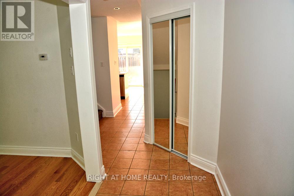 242 Flagstone photo 3