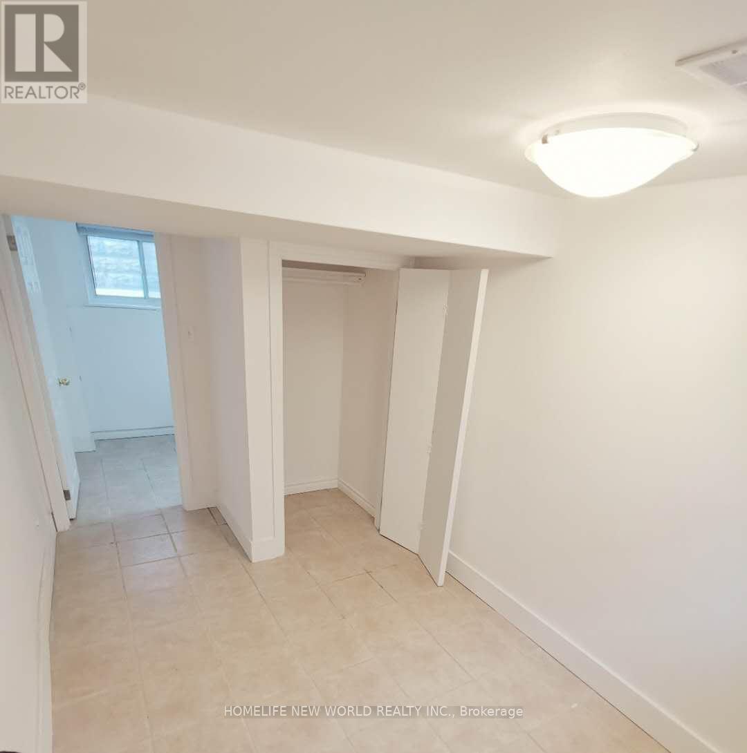 4 GOLDWIN B2 AVENUE - Photo 4 of 9, Toronto (Mount Dennis), Ontario