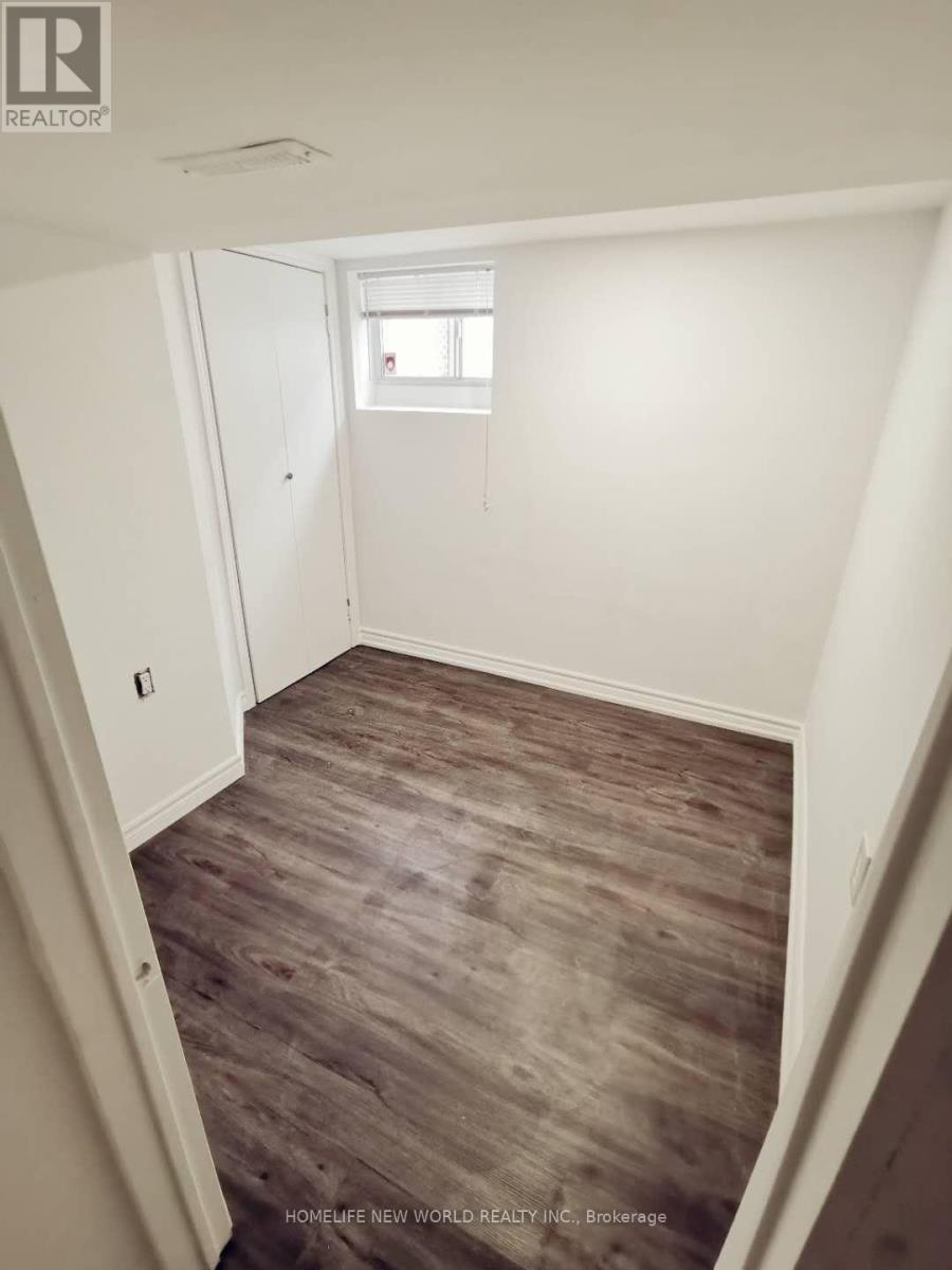 4 GOLDWIN B2 AVENUE - Photo 5 of 9, Toronto (Mount Dennis), Ontario