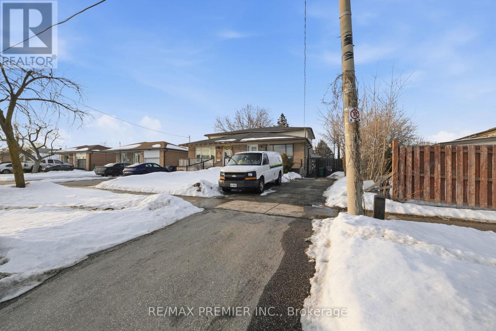 3783 MORNING STAR DRIVE - Photo 3 of 49, Mississauga (Malton), Ontario