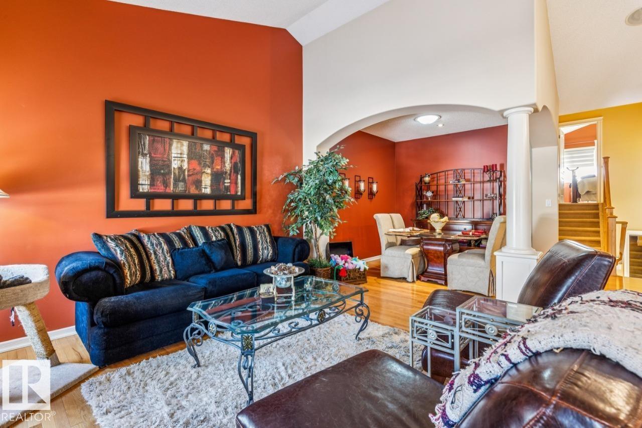 #38 3003 34 AV NW, Edmonton