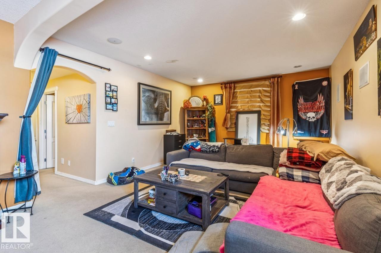 #38 3003 34 AV NW, Edmonton