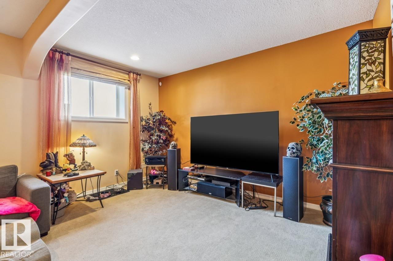 #38 3003 34 AV NW, Edmonton