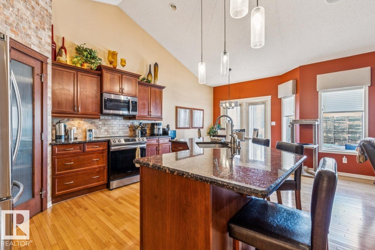 #38 3003 34 AV NW, Edmonton