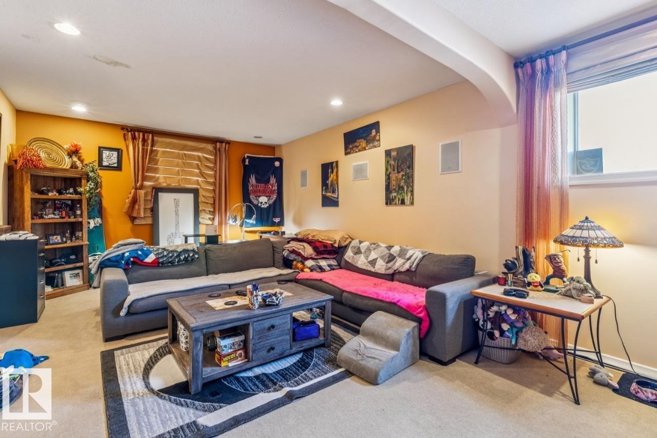 #38 3003 34 AV NW, Edmonton