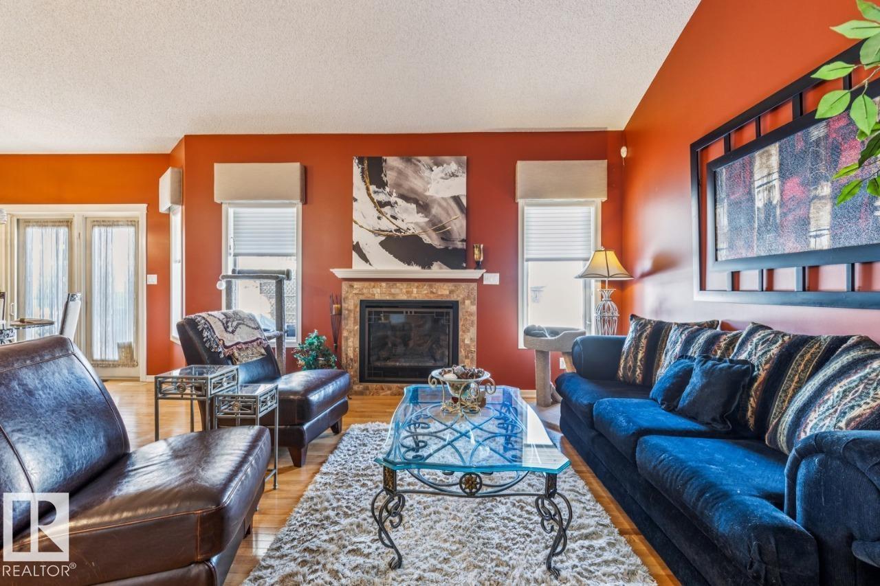 #38 3003 34 AV NW, Edmonton