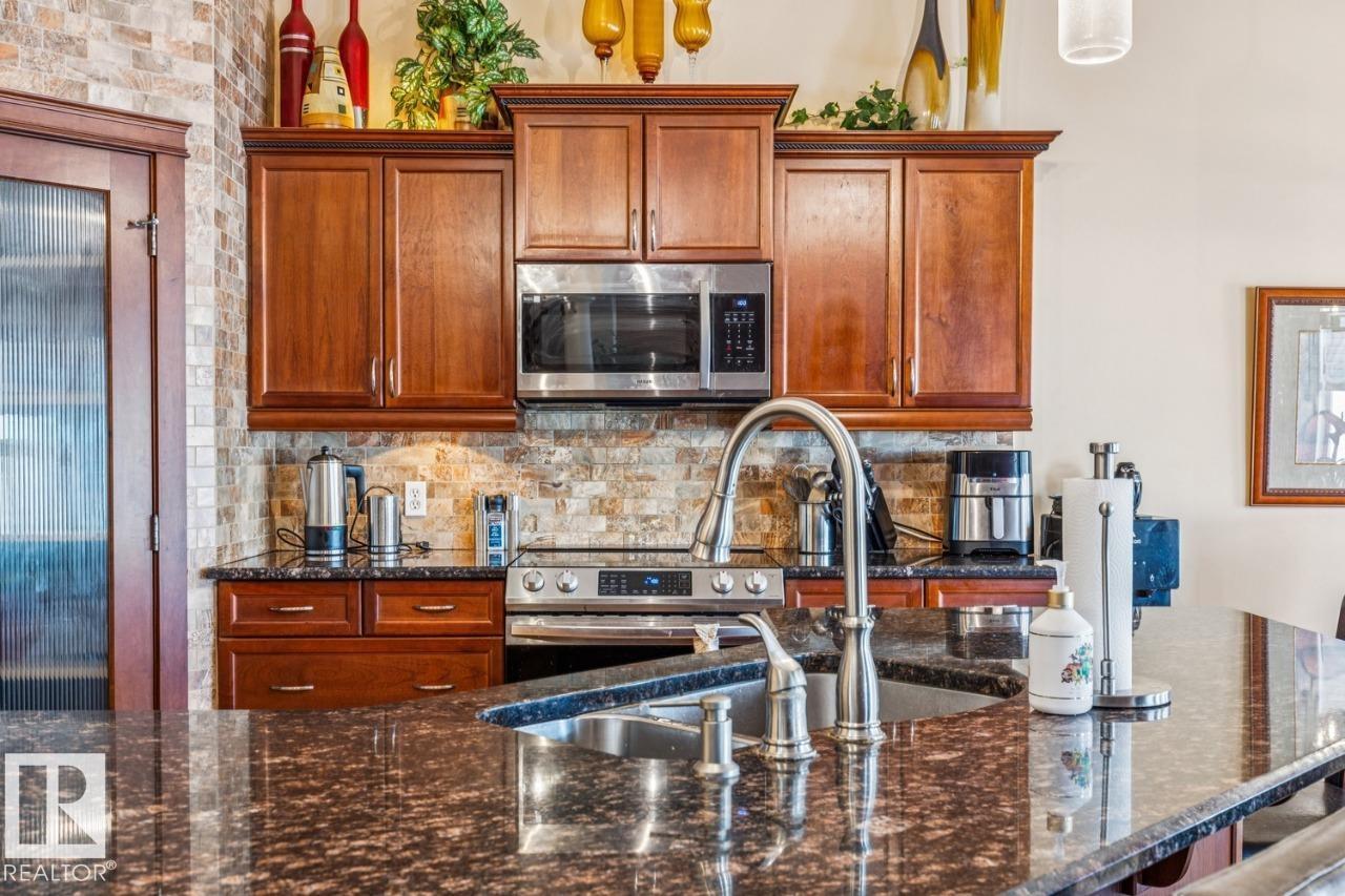 #38 3003 34 AV NW, Edmonton