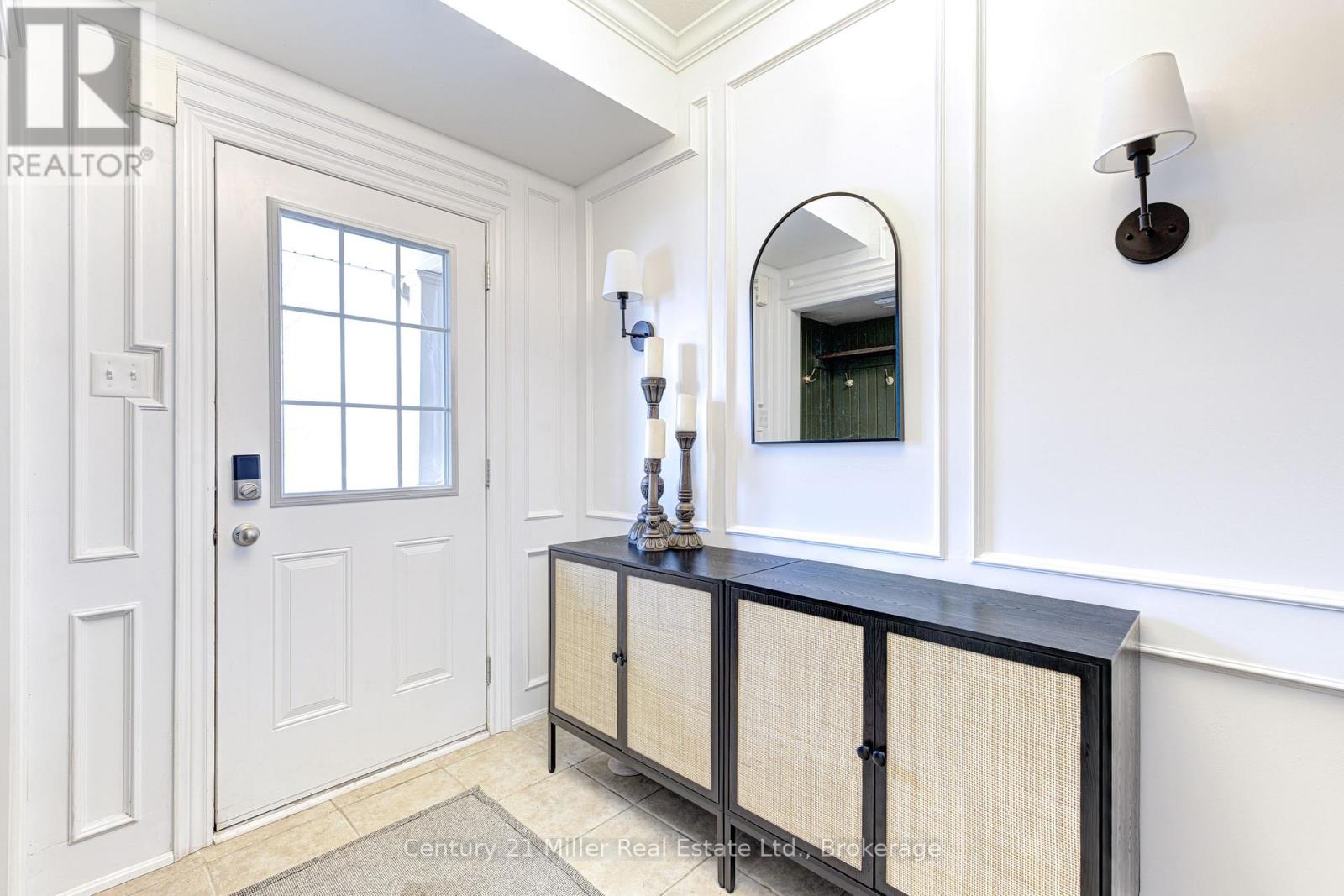 24 HUGILL WAY - Photo 4 of 28, Hamilton (Waterdown), Ontario