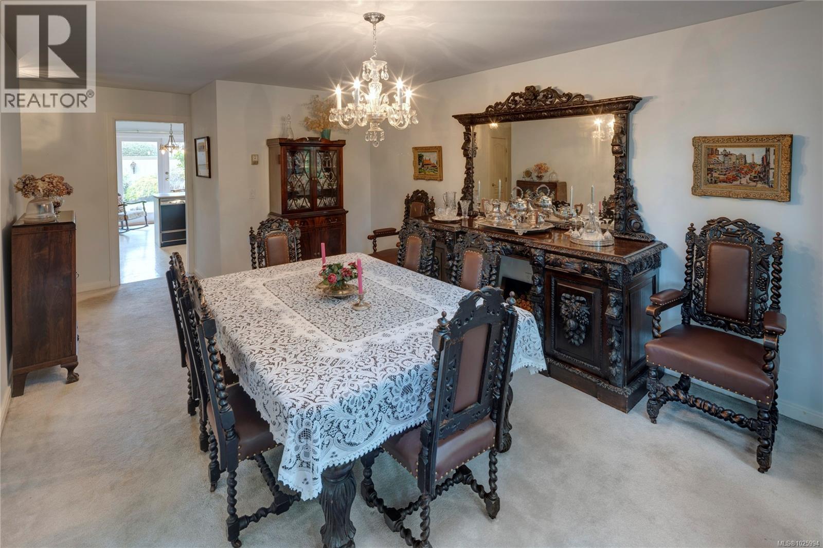 6 735 Moss Street, Victoria