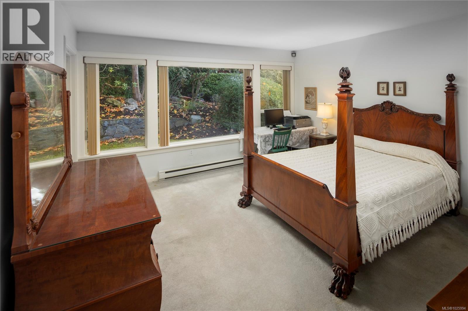 6 735 Moss Street, Victoria