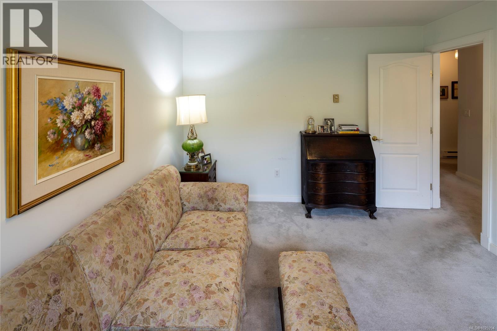 6 735 Moss Street, Victoria