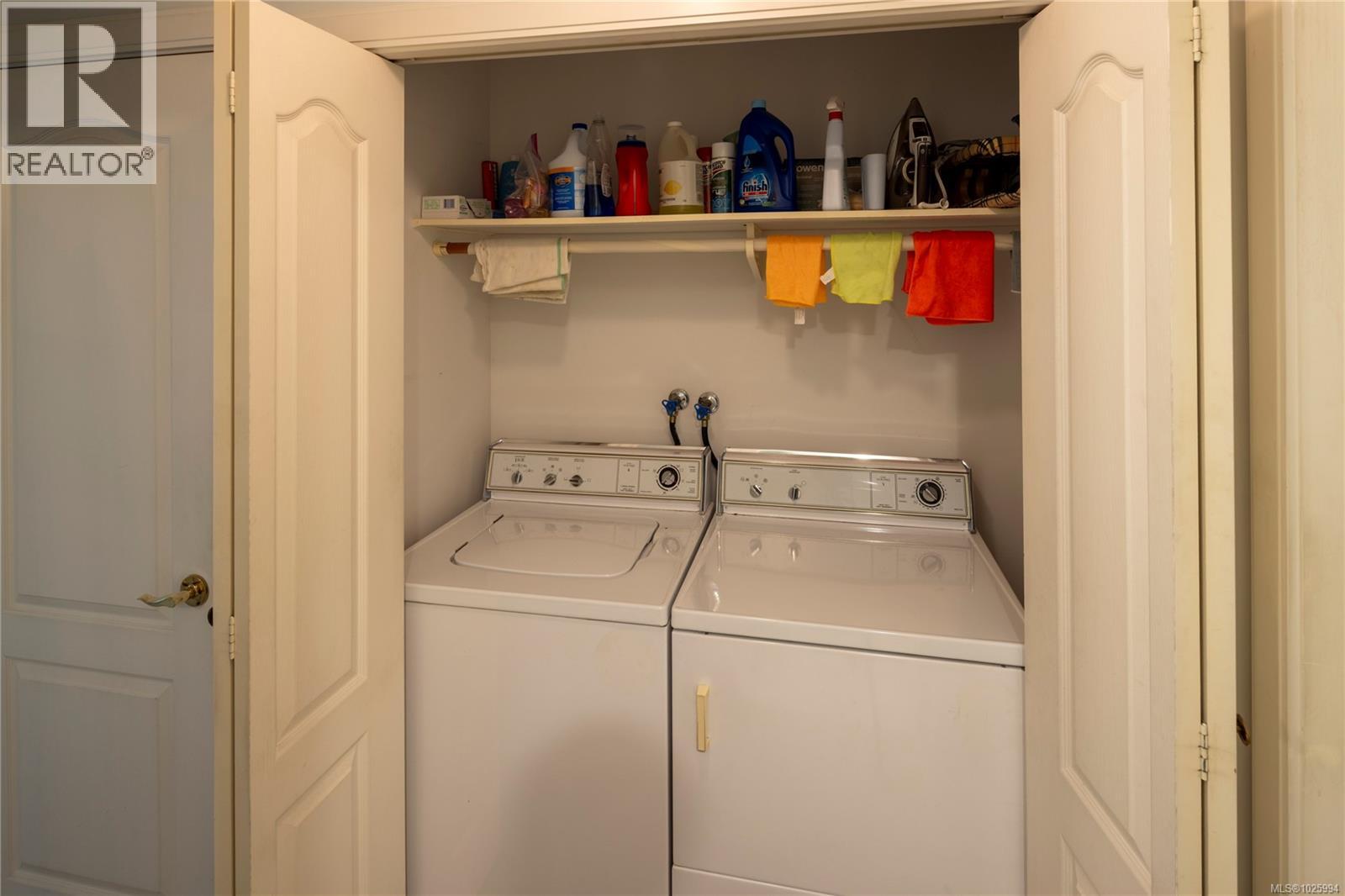 6 735 Moss Street, Victoria