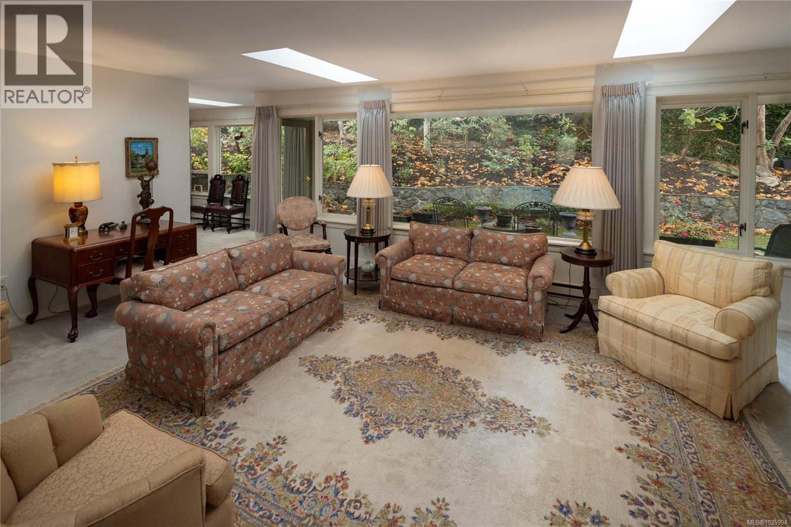 6 735 Moss Street, Victoria