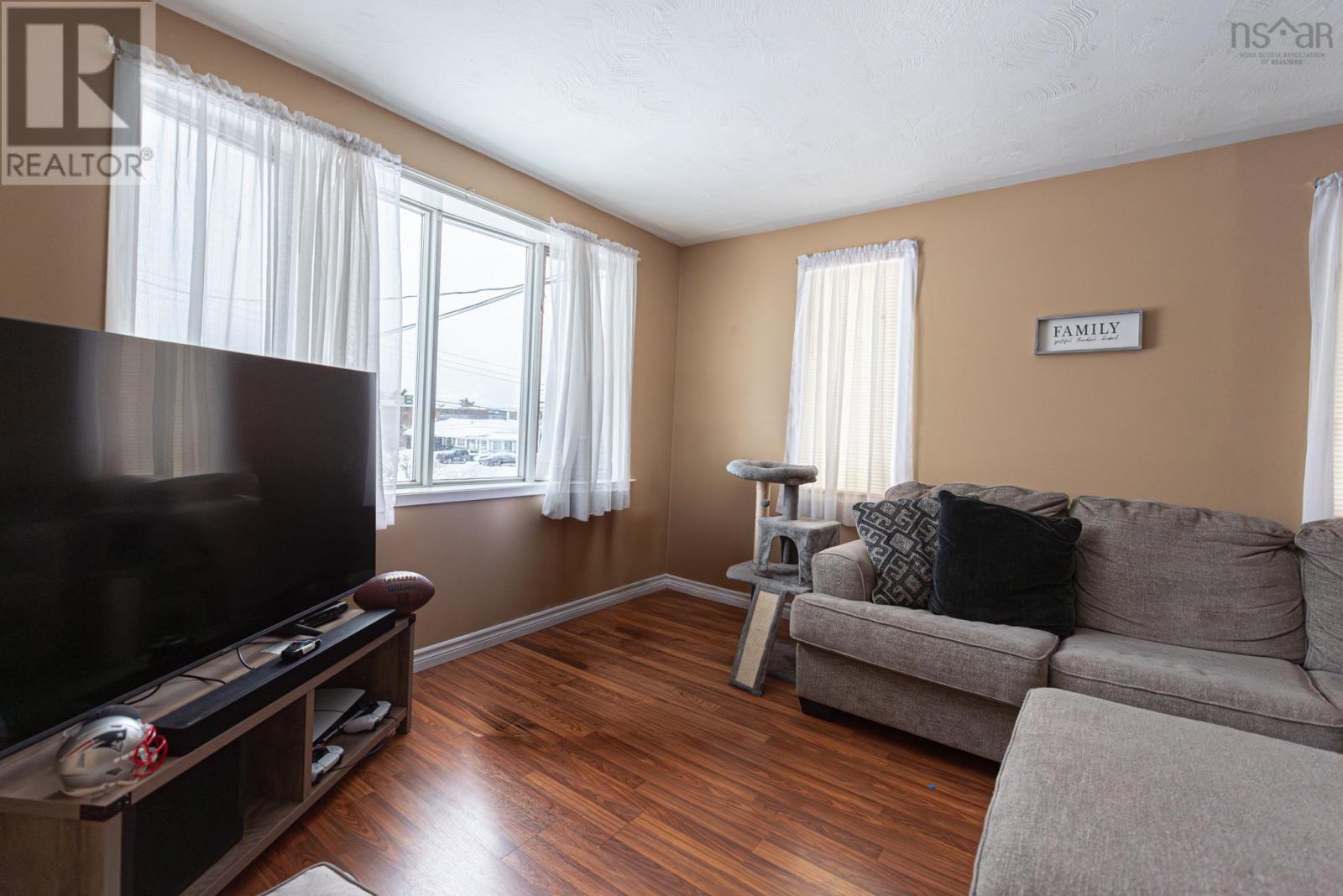 9 Terrace Avenue - Photo 3 of 44, Stellarton, Nova Scotia