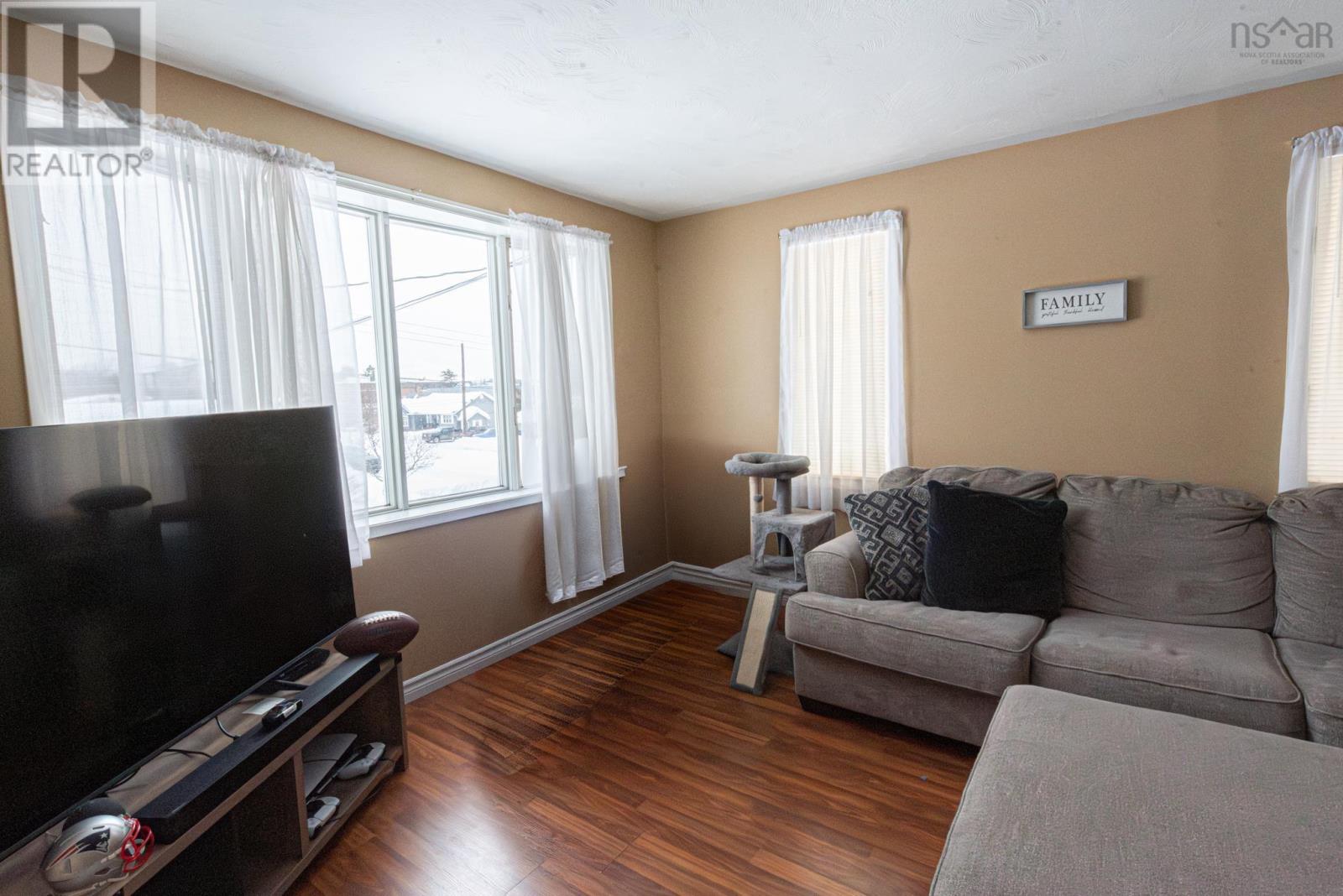 9 Terrace Avenue - Photo 2 of 44, Stellarton, Nova Scotia