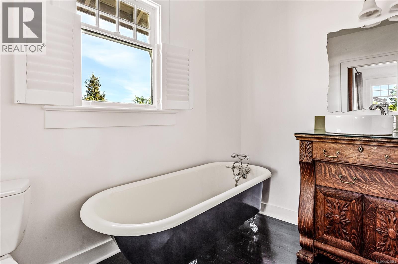  4423 Tyndall Avenue, Saanich