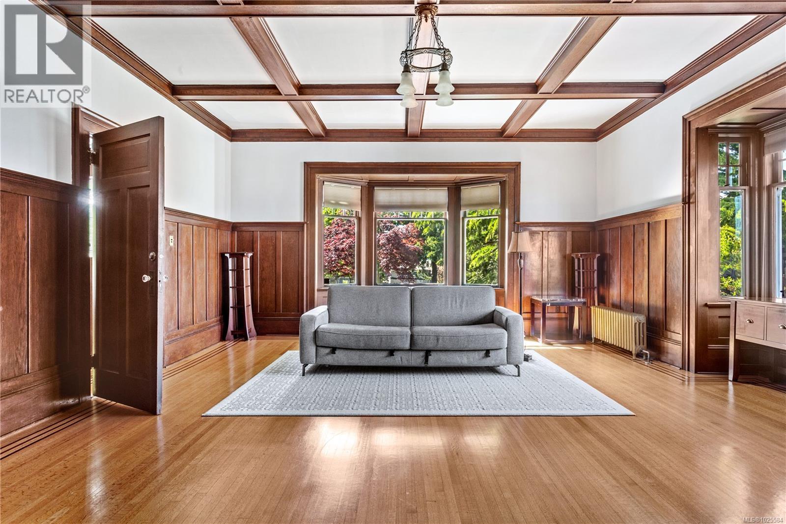  4423 Tyndall Avenue, Saanich