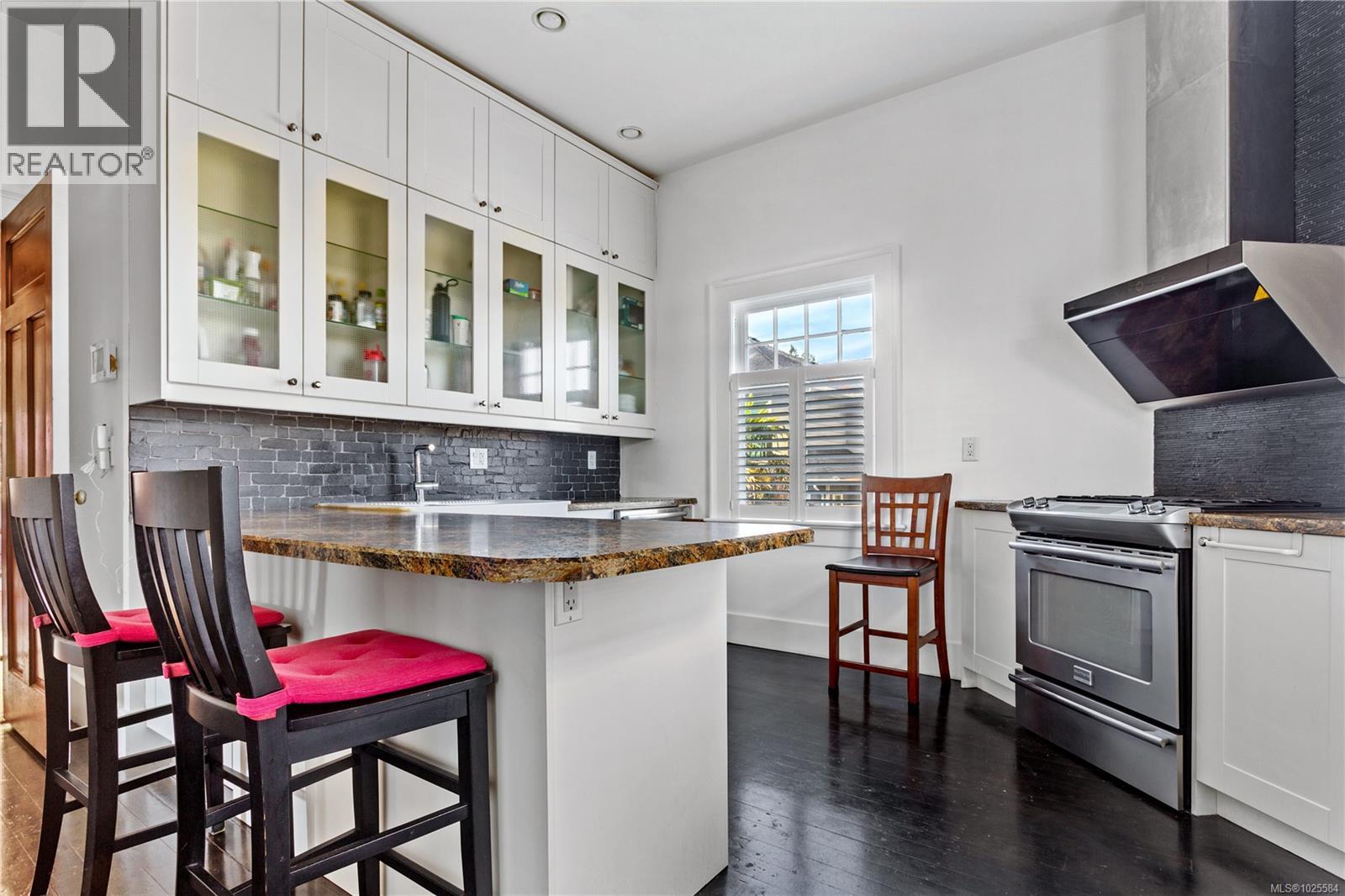  4423 Tyndall Avenue, Saanich