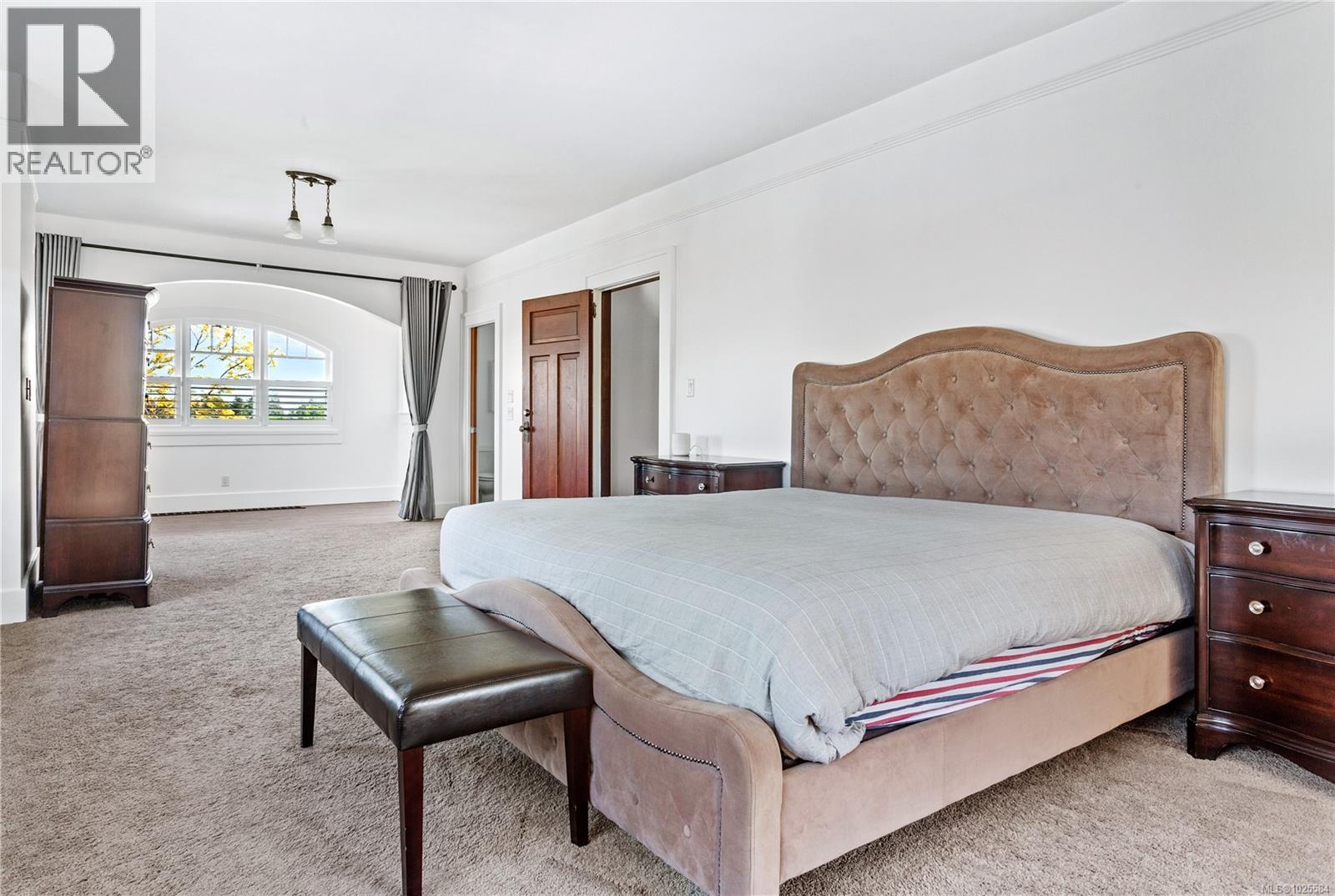  4423 Tyndall Avenue, Saanich