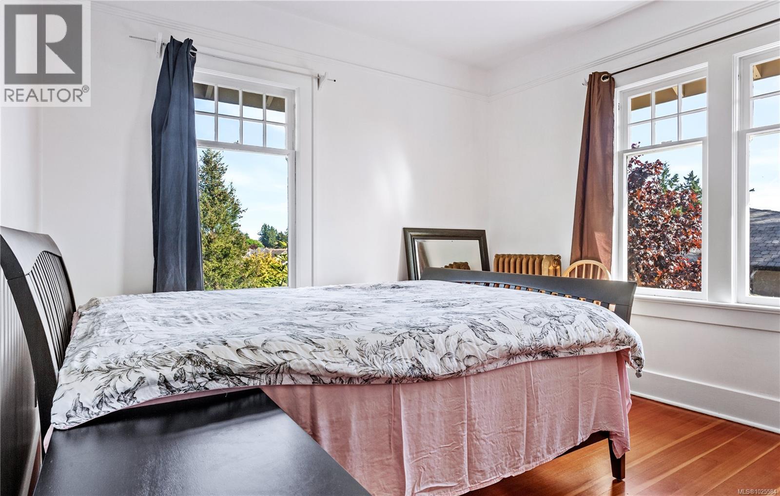  4423 Tyndall Avenue, Saanich