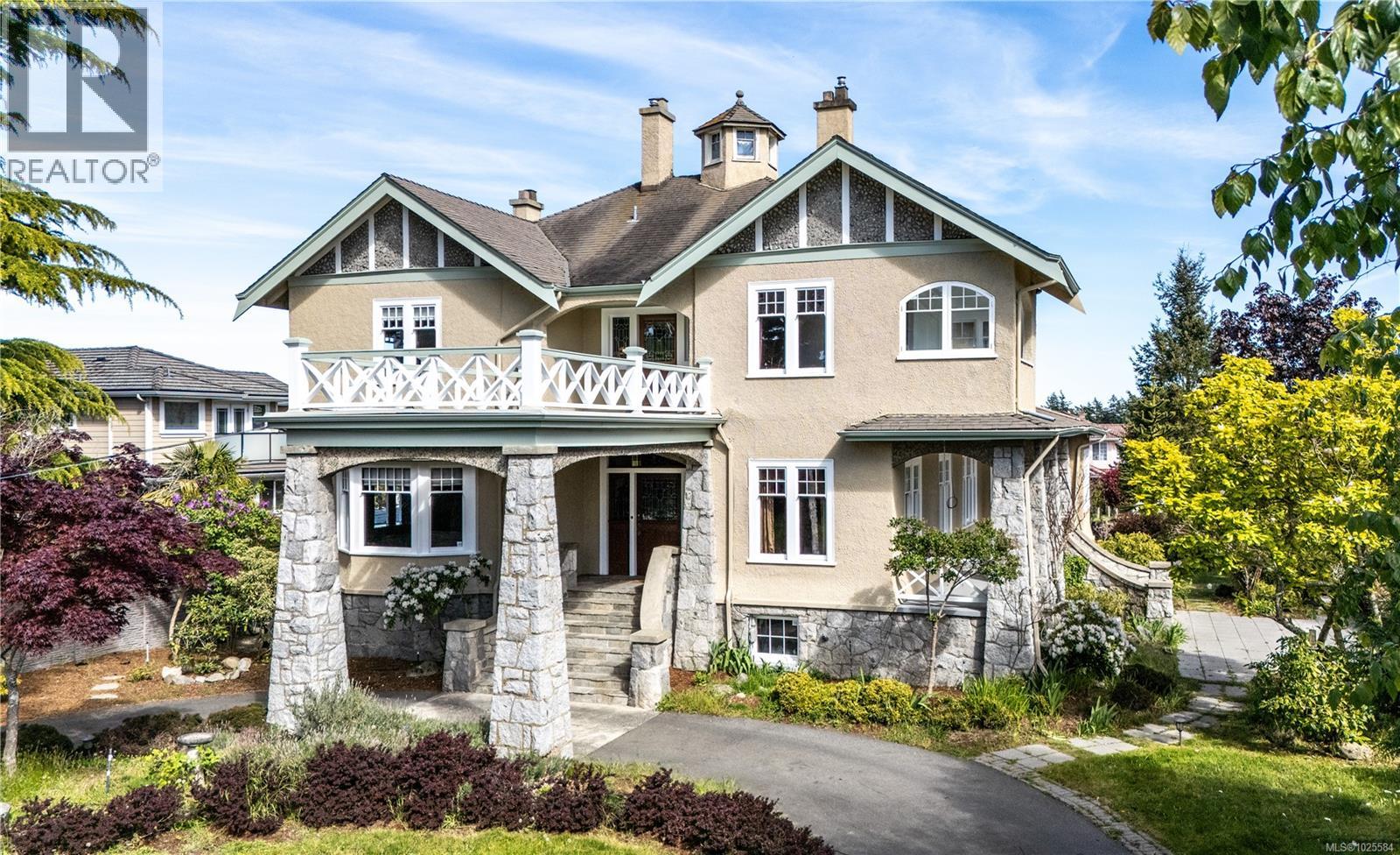  4423 Tyndall Avenue, Saanich