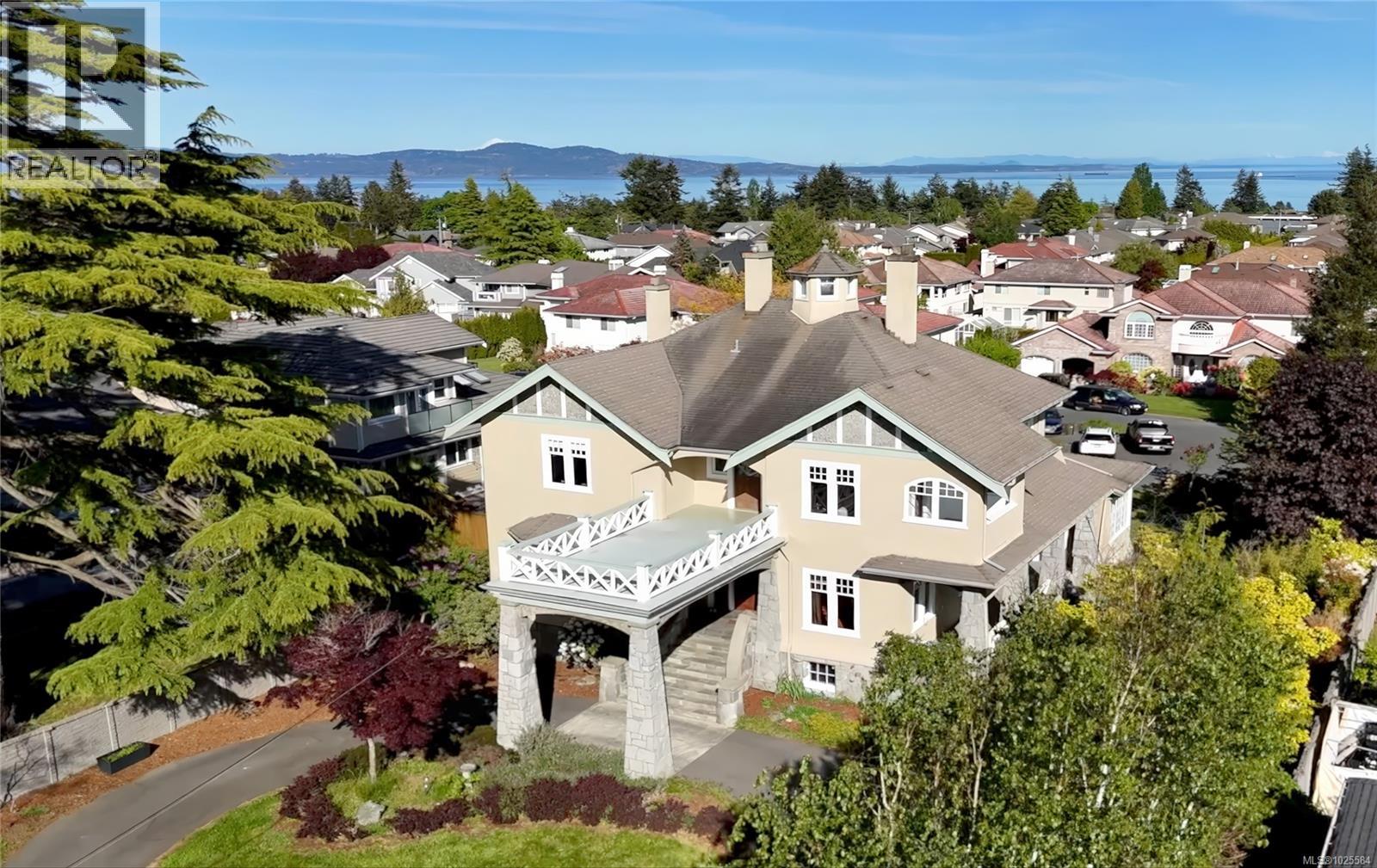  4423 Tyndall Avenue, Saanich