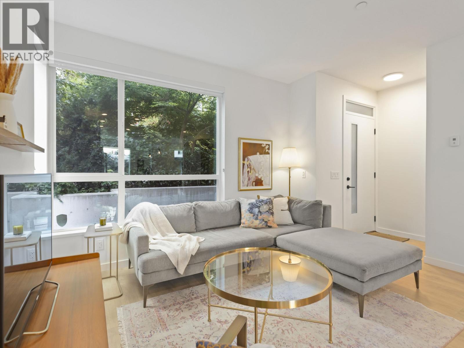 19 533 E 3RD STREET, North Vancouver