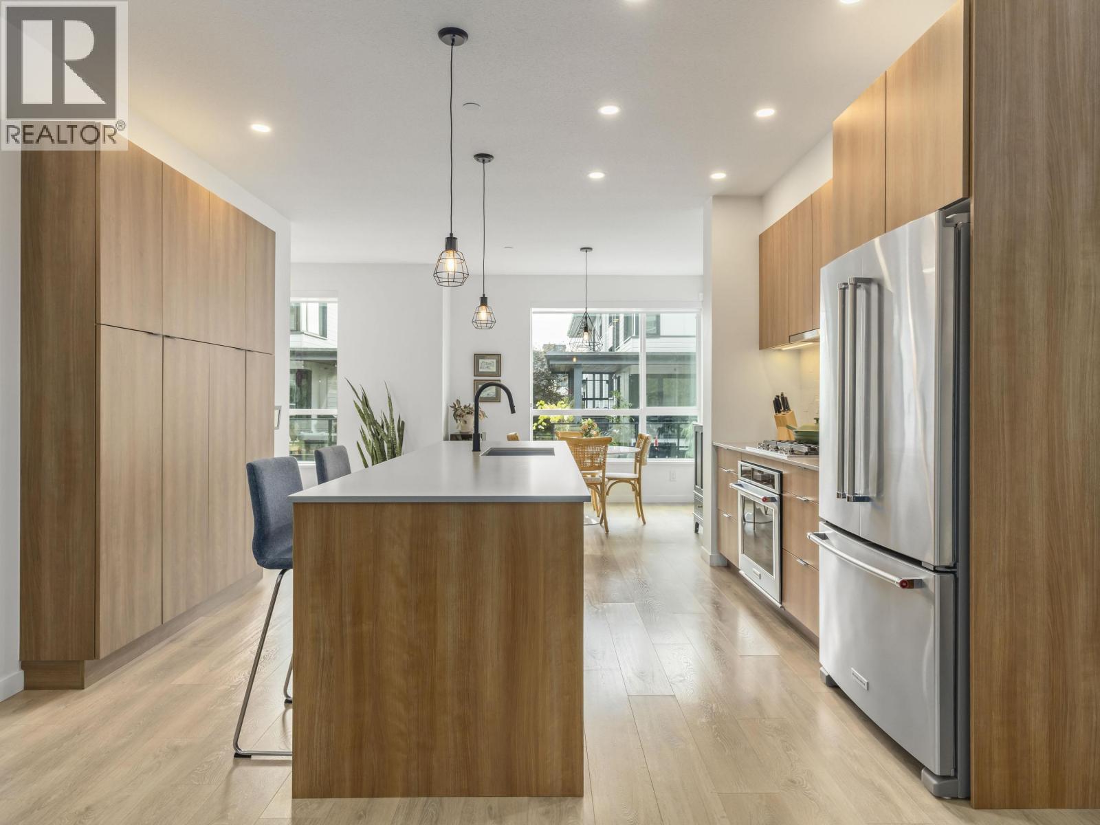 19 533 E 3RD STREET, North Vancouver