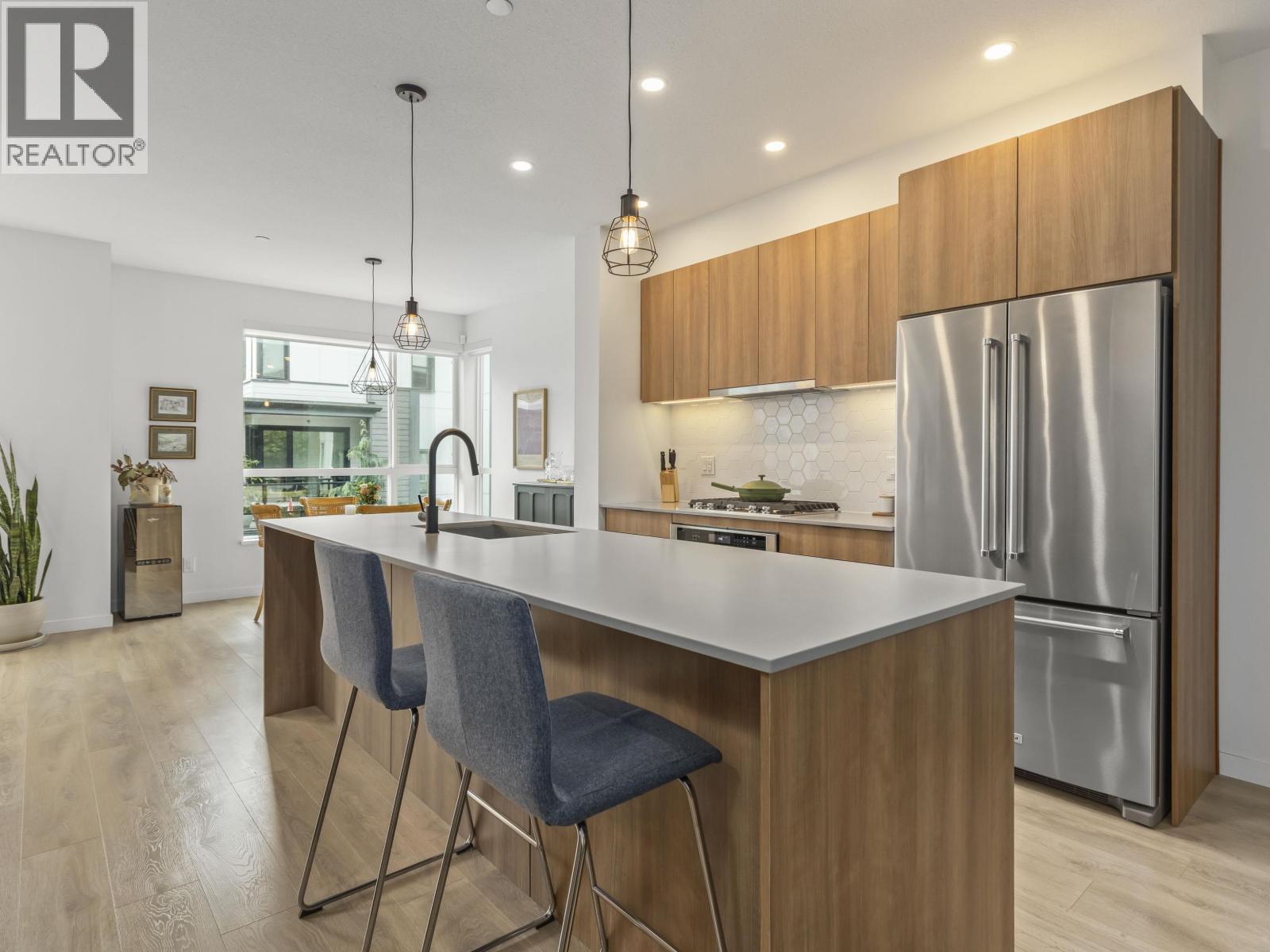 19 533 E 3RD STREET, North Vancouver