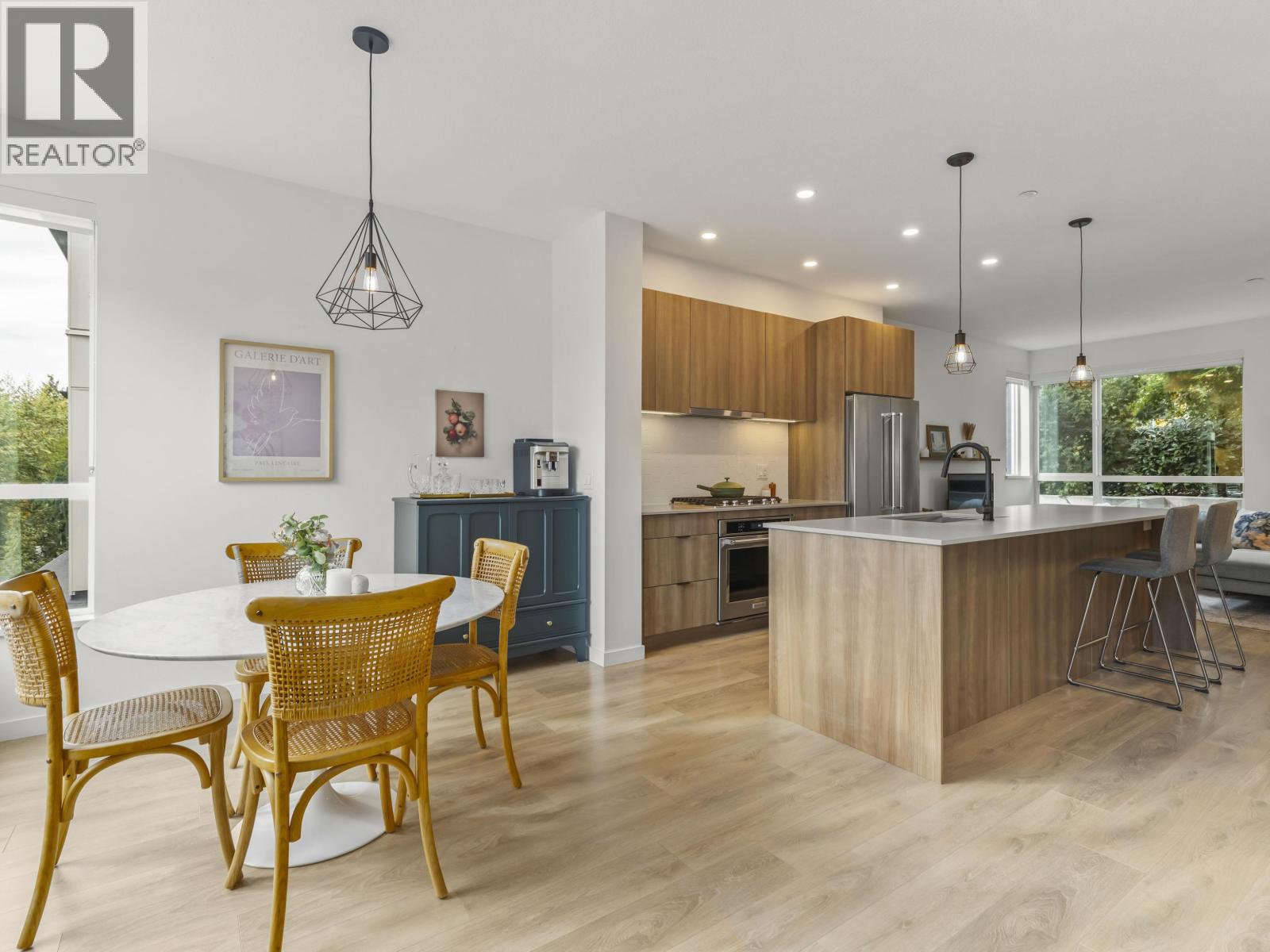 19 533 E 3RD STREET, North Vancouver