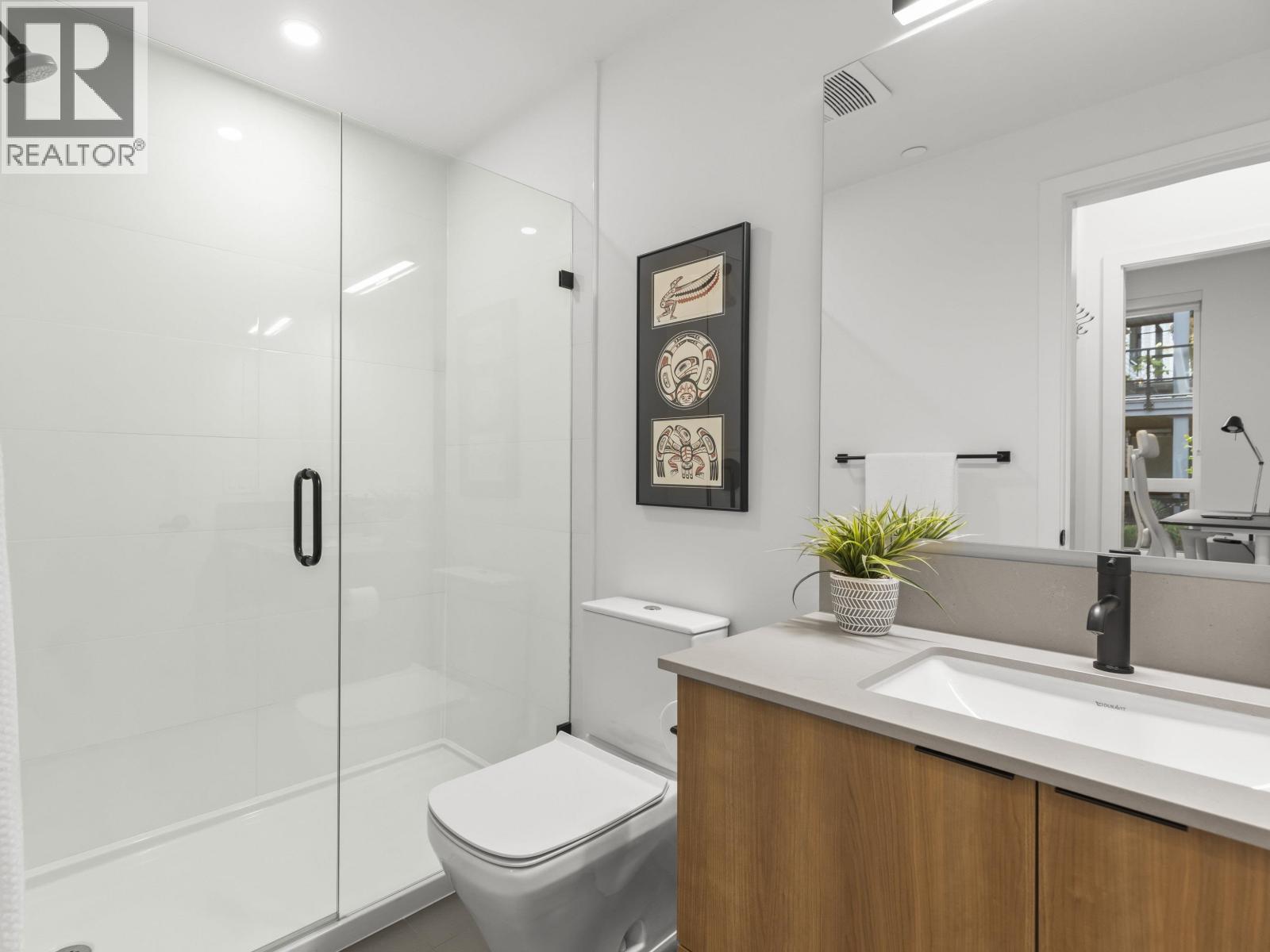 19 533 E 3RD STREET, North Vancouver