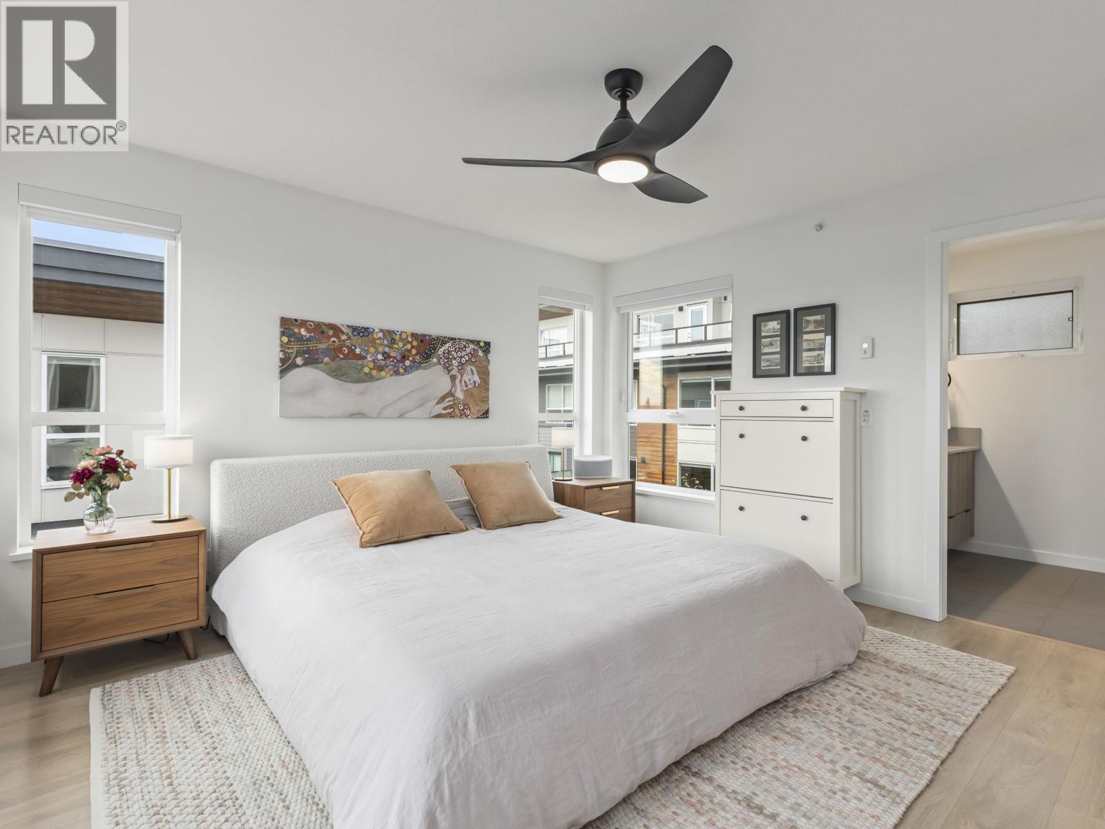 19 533 E 3RD STREET, North Vancouver