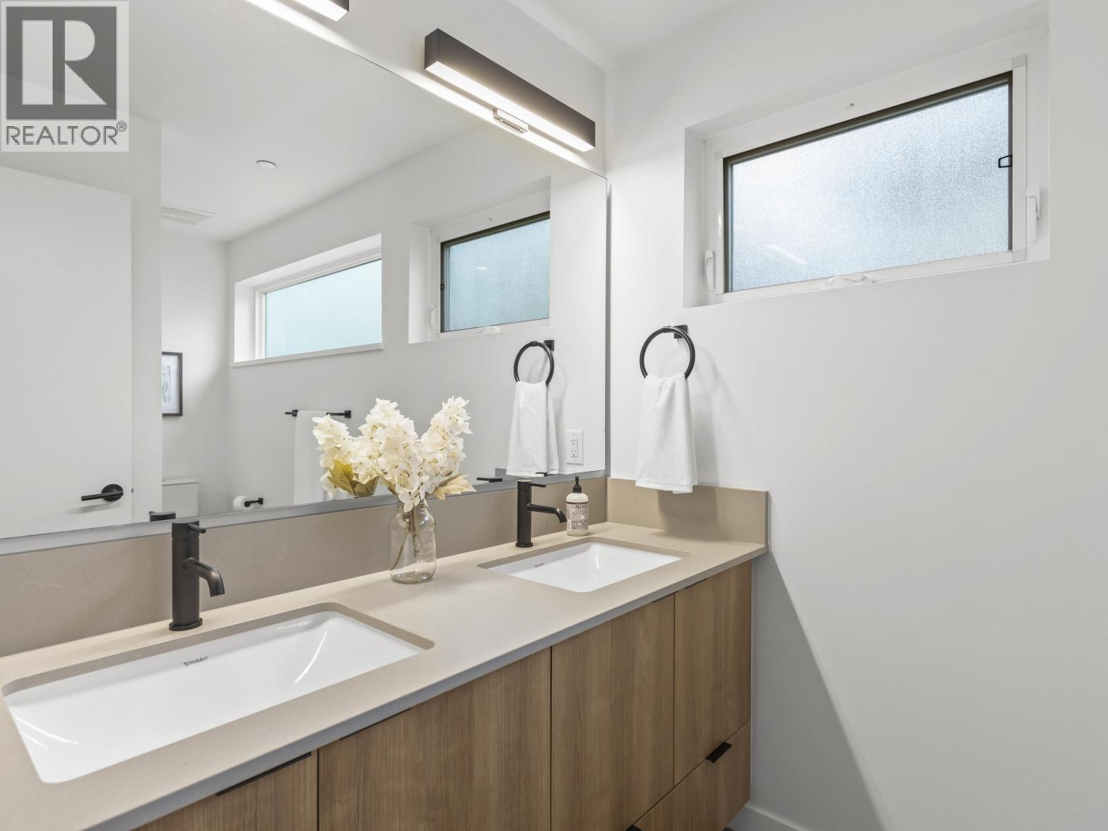 19 533 E 3RD STREET, North Vancouver