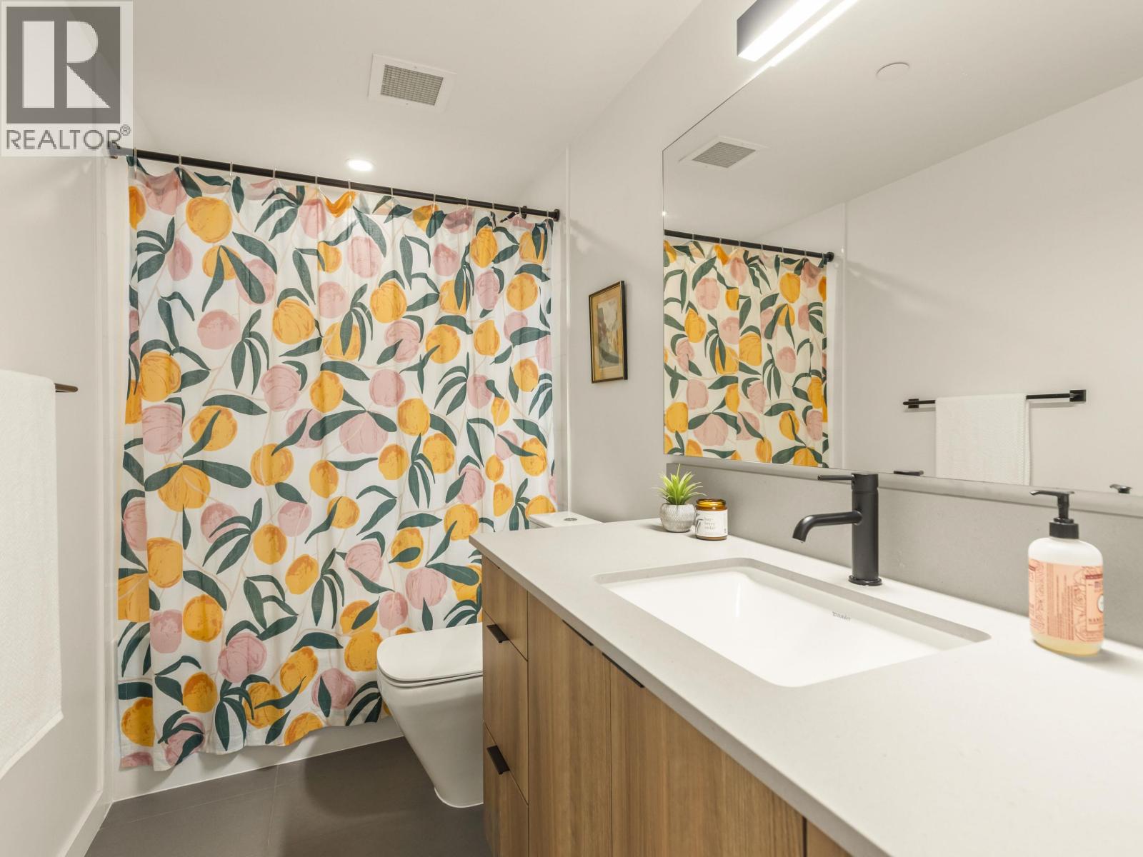 19 533 E 3RD STREET, North Vancouver