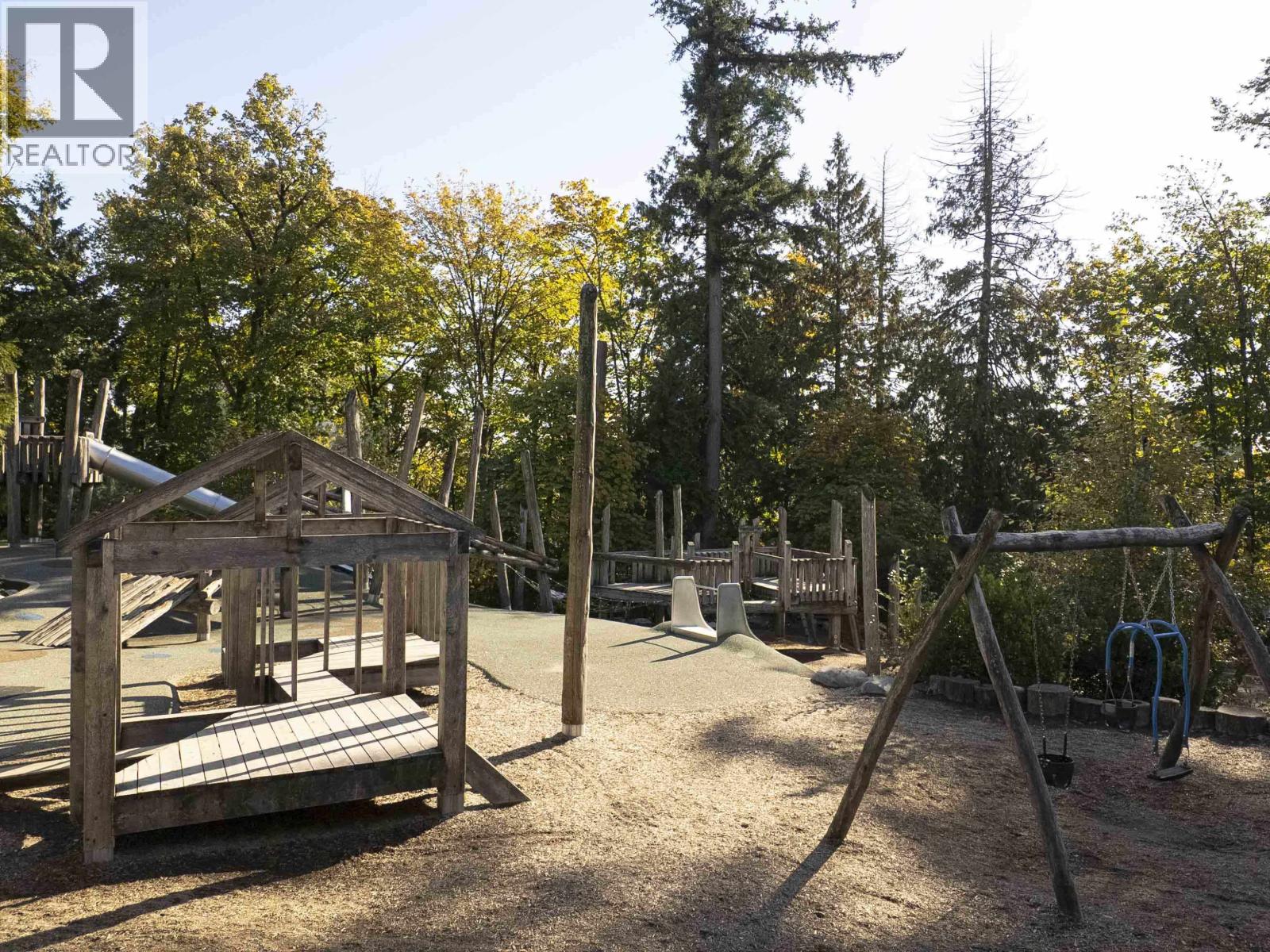 19 533 E 3RD STREET, North Vancouver