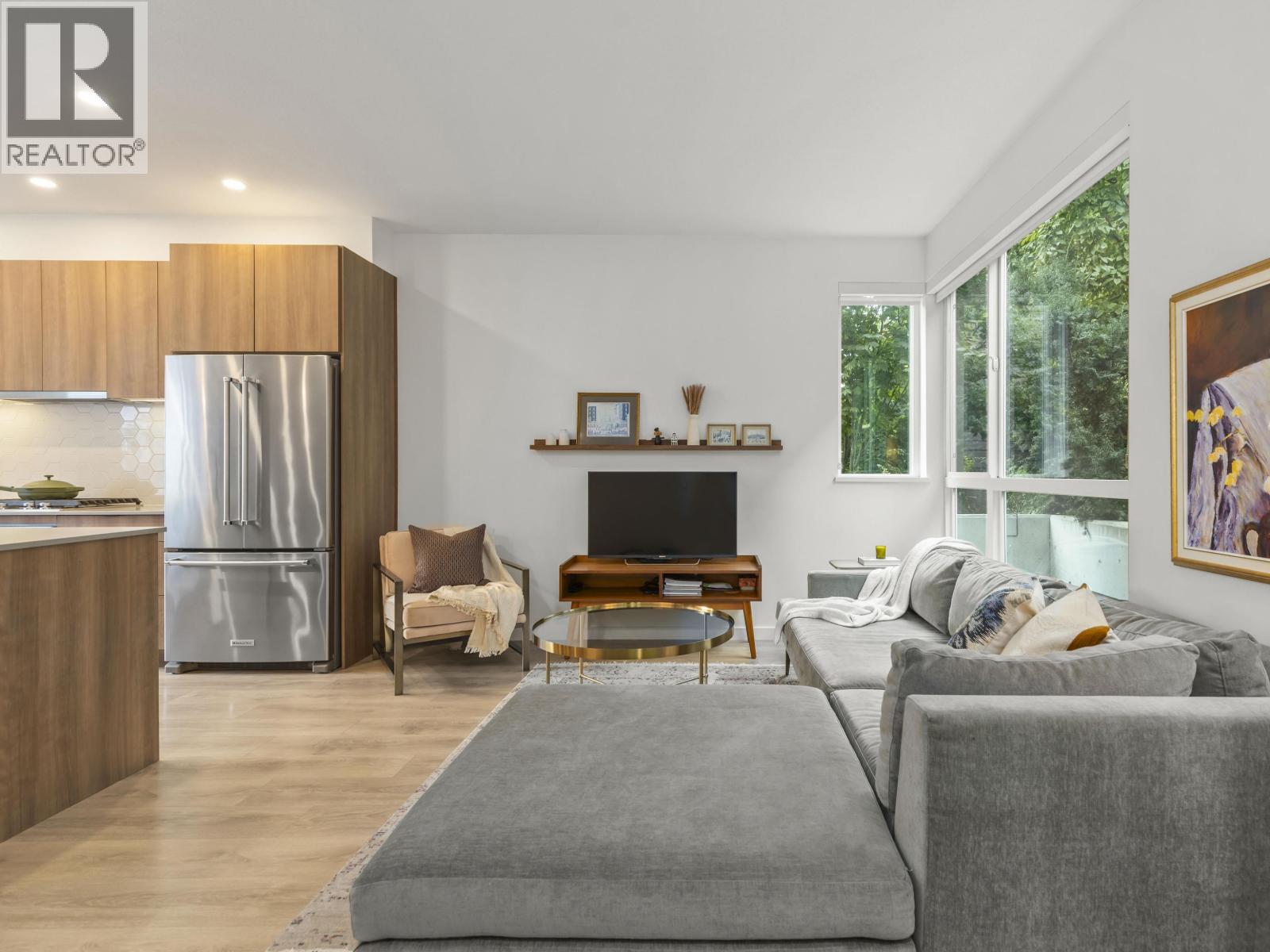 19 533 E 3RD STREET, North Vancouver