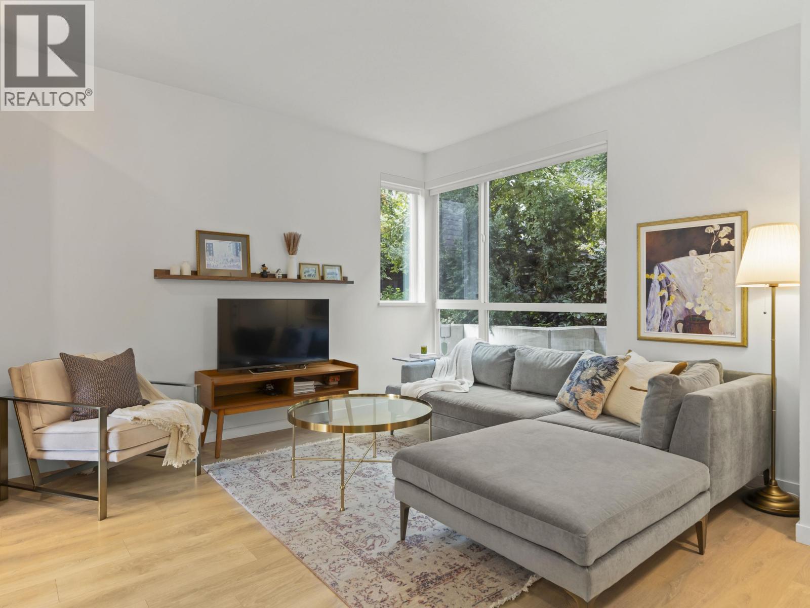 19 533 E 3RD STREET, North Vancouver