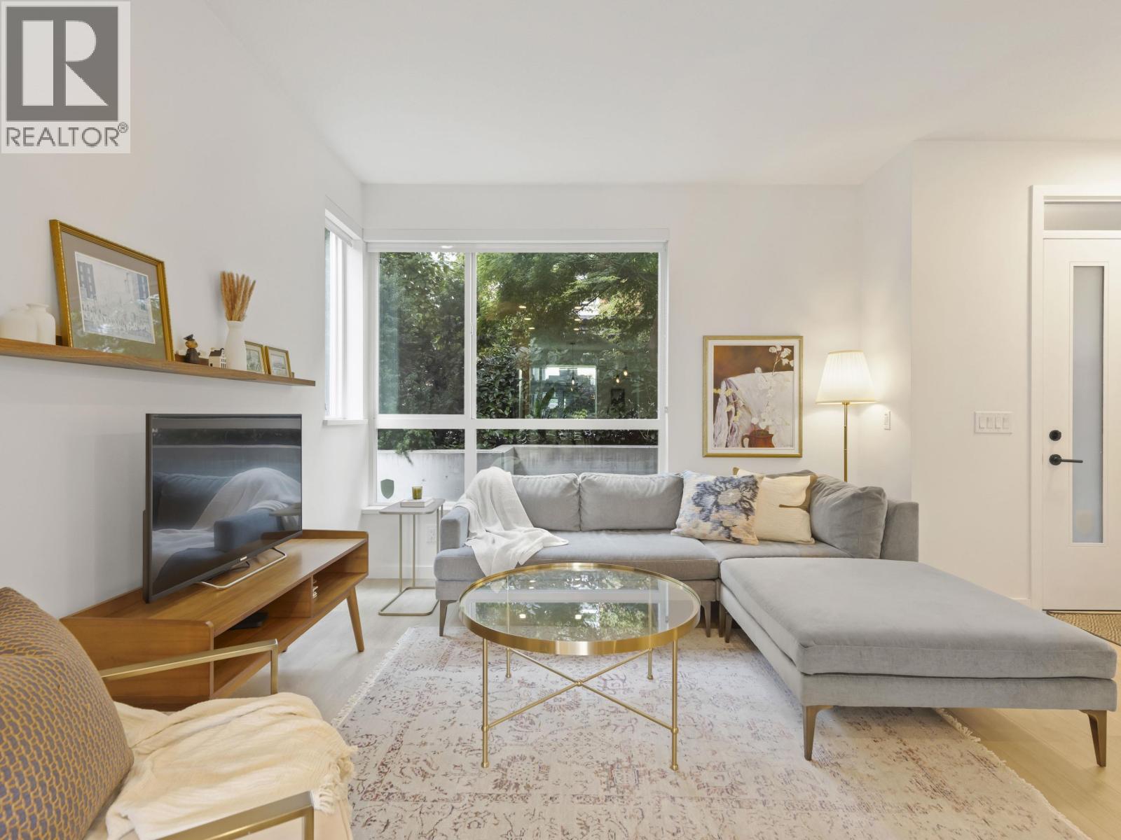 19 533 E 3RD STREET, North Vancouver