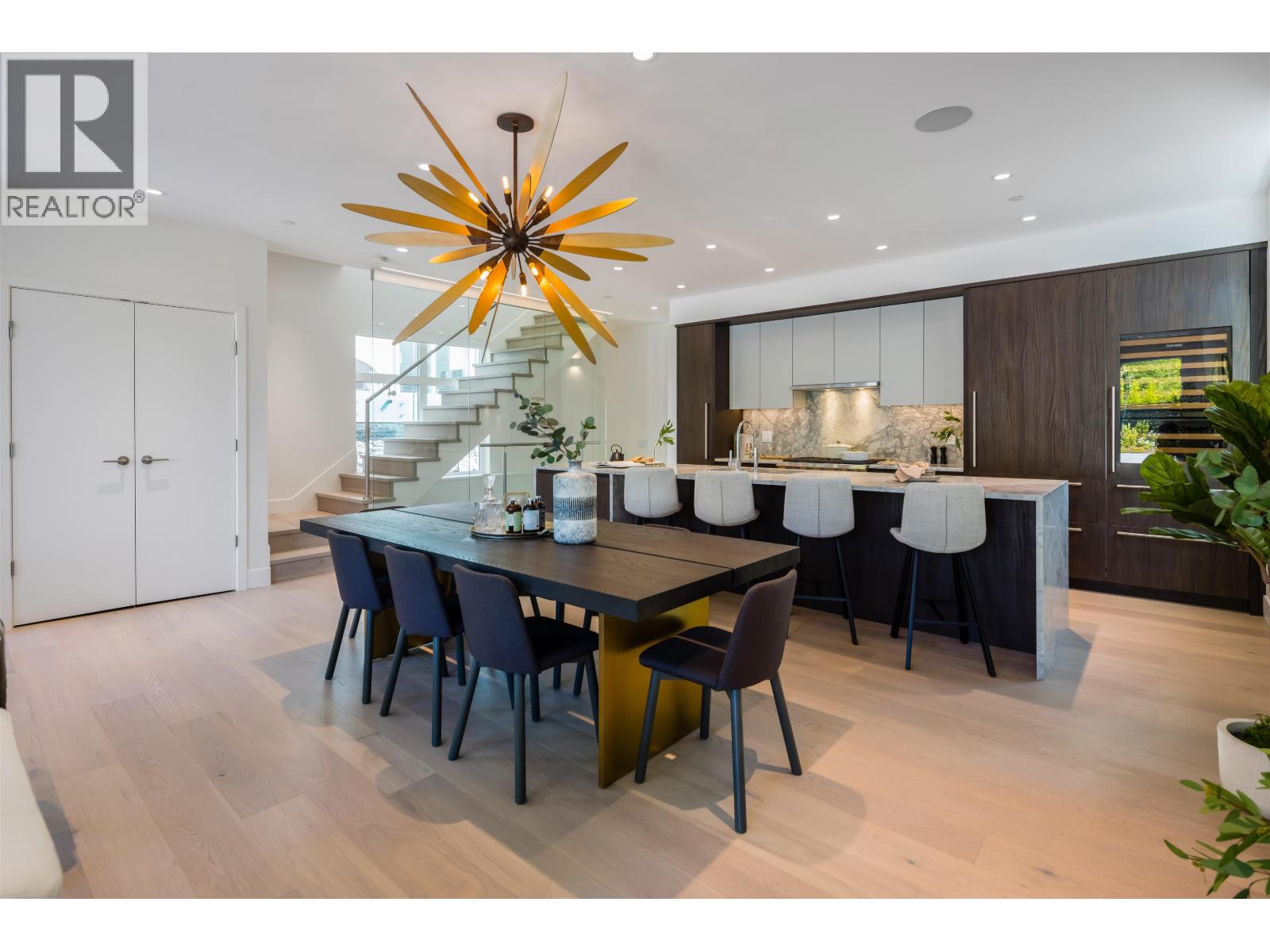 592 ARTHUR ERICKSON PLACE, West Vancouver