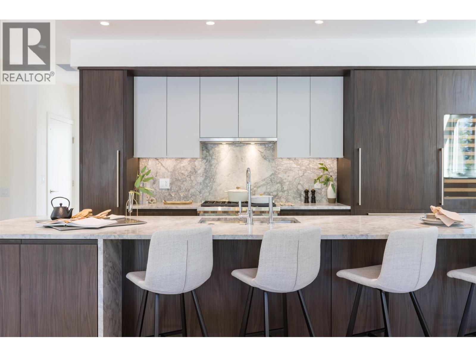 592 ARTHUR ERICKSON PLACE, West Vancouver