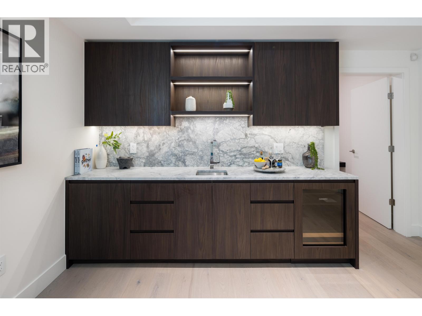 592 ARTHUR ERICKSON PLACE, West Vancouver