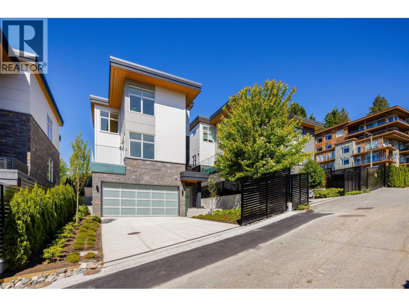 592 ARTHUR ERICKSON PLACE, West Vancouver