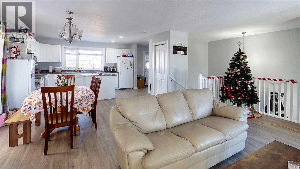 425 70 STREET - Photo 5 of 34, Edson, Alberta