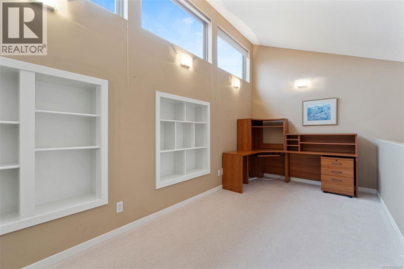 896 Lakes Blvd, Parksville