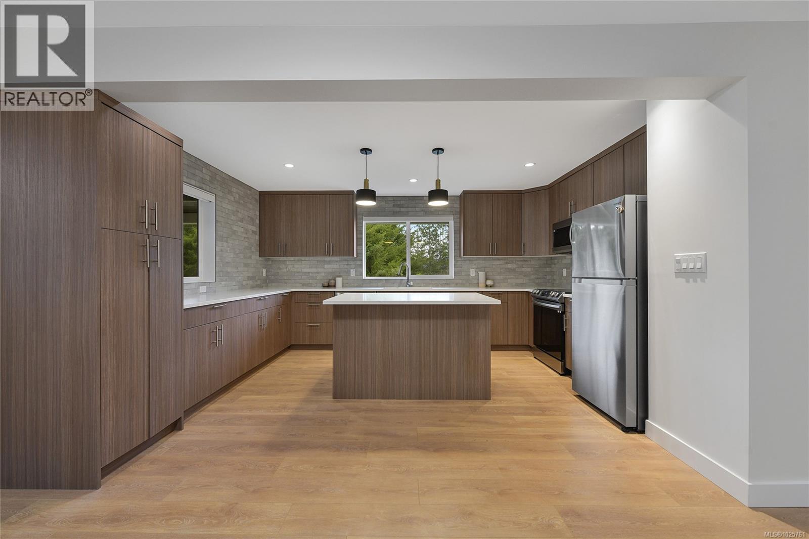 16995 Wickanninish Rd, Port Renfrew