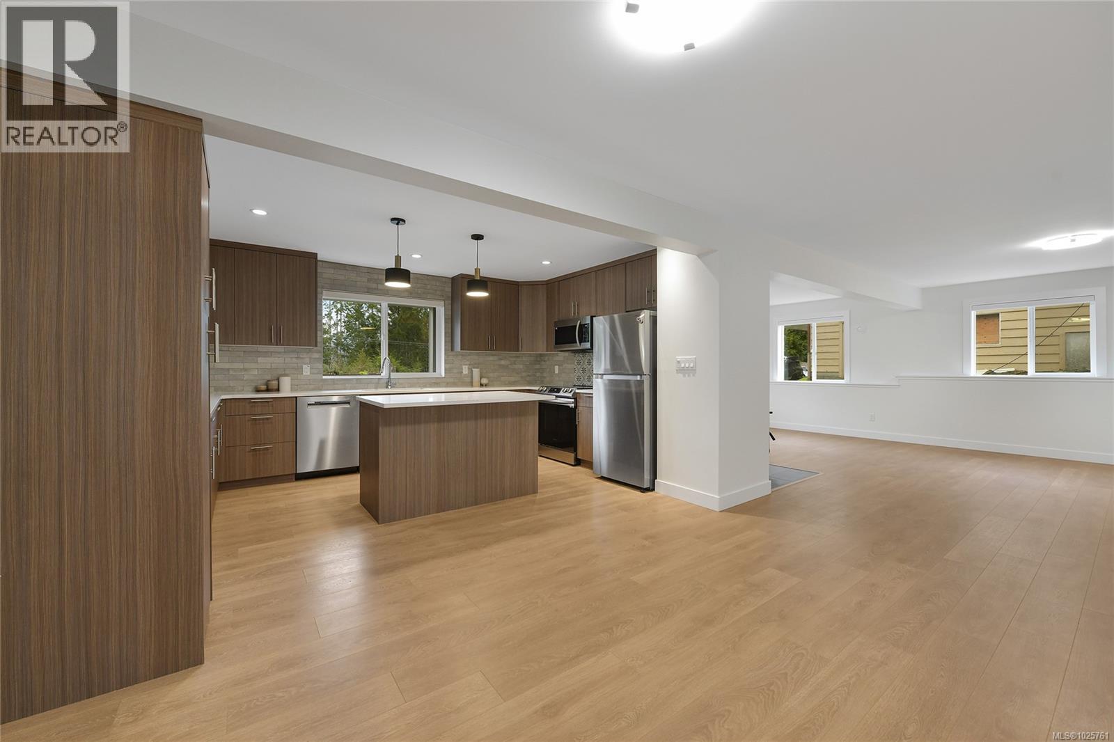 16995 Wickanninish Rd, Port Renfrew