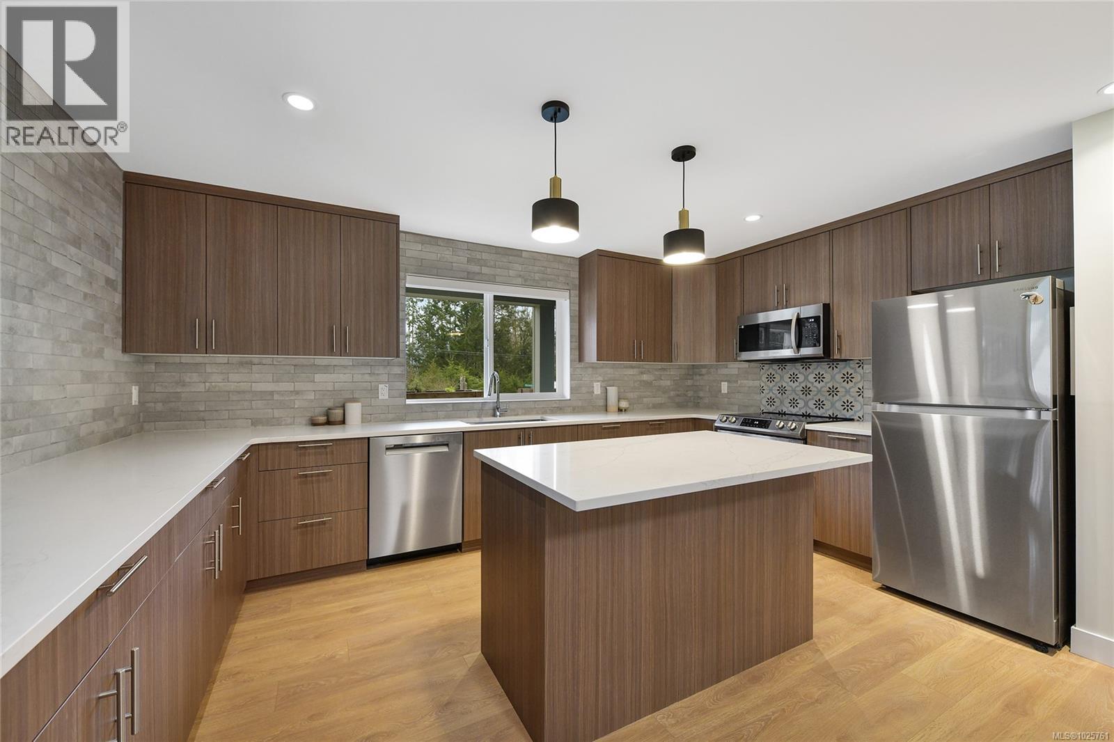 16995 Wickanninish Rd, Port Renfrew