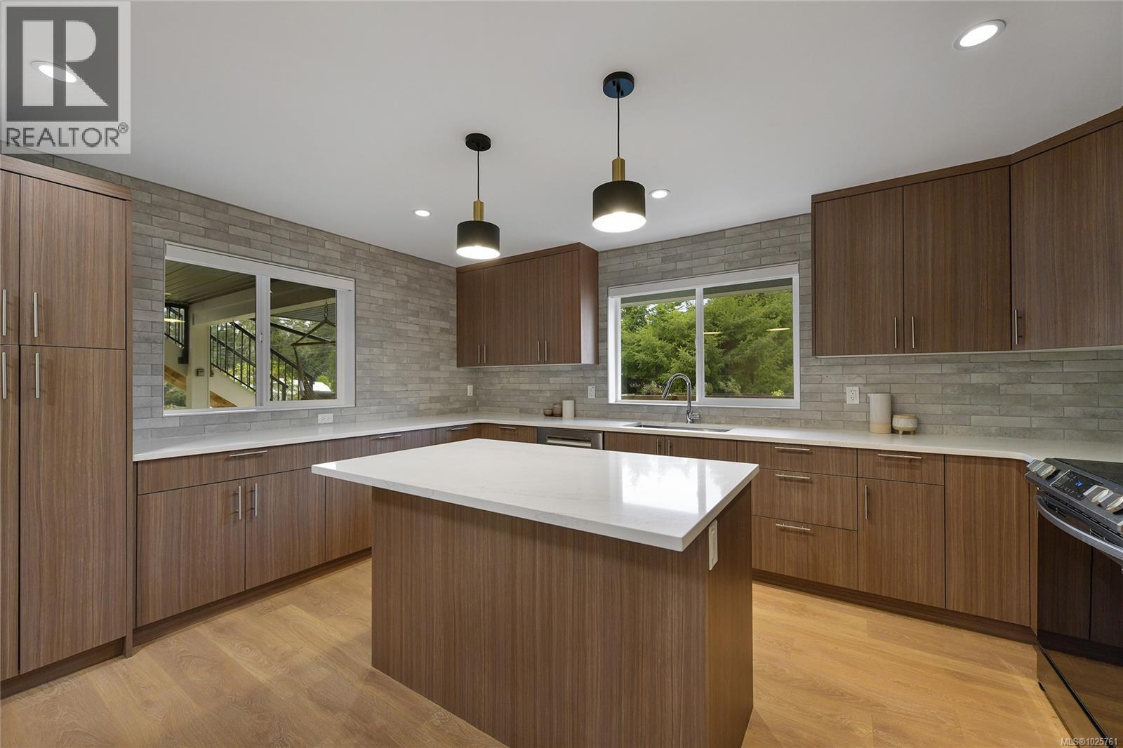 16995 Wickanninish Rd - 17